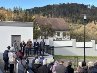 Slavnostní posvěcení nové části nedvědického hřbitova